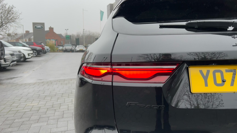 Jaguar F-Pace 2.0 D200 R-Dynamic Black 5dr Auto AWD Diesel Estate